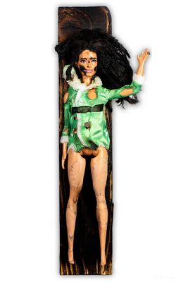 N°106: Barbie brune au haut vert
						Création 2026
						Auteur : Loïc Jugue